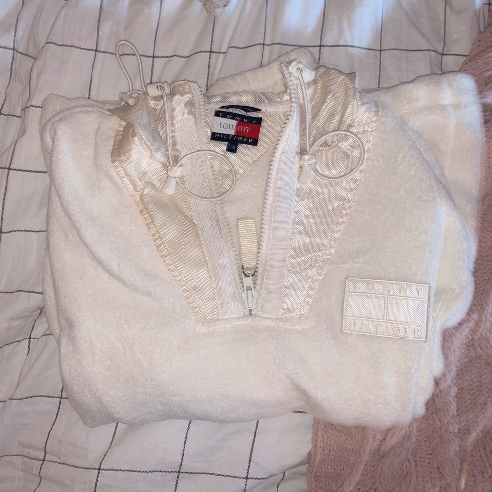 VINTAGE TOMMY HILFIGER JACKET!